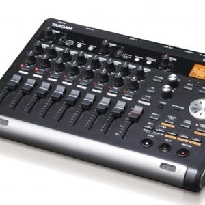 TASCAM、デジタルマルチトラックレコーダー「DP-03SD」「DP-32SD」を発表