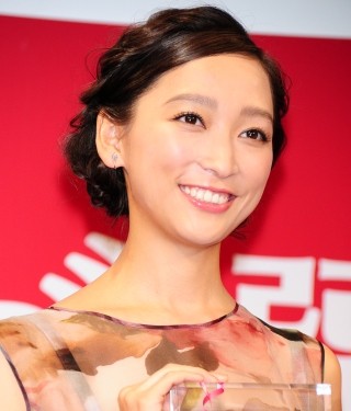 杏、東出昌大との結婚質問には無言「第36回 読者が選ぶ･講談社広告賞」