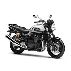 ヤマハ、ネイキッドモデル「XJR1300」に"レトロレーサー"イメージの新色