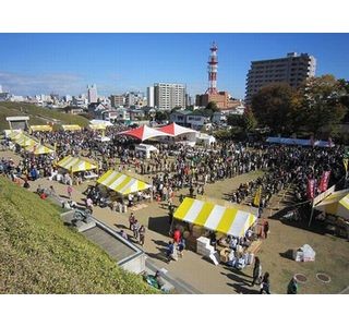 餃子の町・栃木県宇都宮市で各店自慢の餃子を振舞う「宇都宮餃子祭り」開催