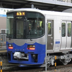 えちごトキめき鉄道の新造ディーゼル車ET122、日本海を表現したデザインに