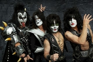 KISS、デビュー40周年記念ツアー決定! 仕上げは3月3日「ももクロ」と共演