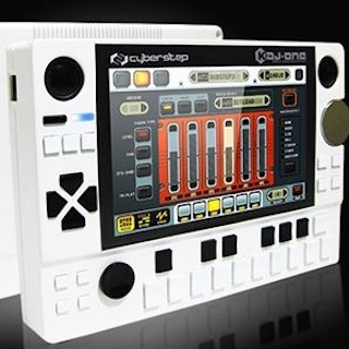 モバイルDAWマシン「KDJ-ONE」がKickstarterに登場-著名作曲家の音源を収録