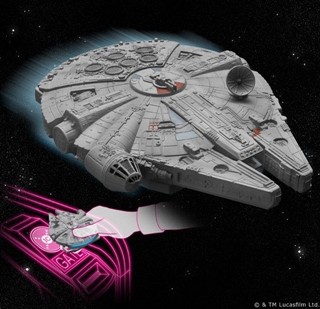 『スター・ウォーズ』ミレニアム・ファルコンが発光するICカードケースに!?