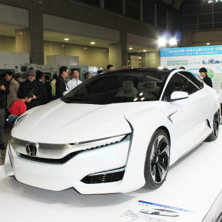 ホンダ「FCV CONCEPT」見た目はスポーツカー!? 2015年度発売へ - 写真32枚