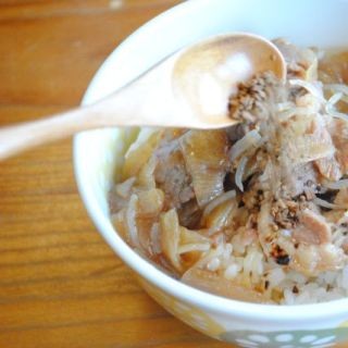 インスタントコーヒーを牛丼に加えると高級店の味になる!