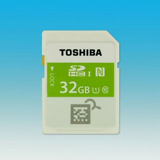 東芝、NFC搭載のSDHCメモリーカード - スマホをかざして保存写真を見られる