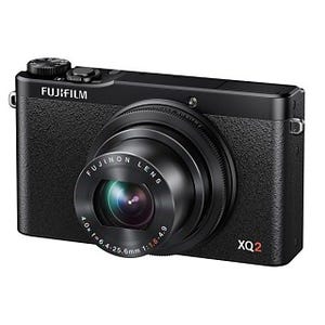 富士フイルム、F1.8のレンズと2/3型センサーを搭載する高級コンデジ「XQ2」