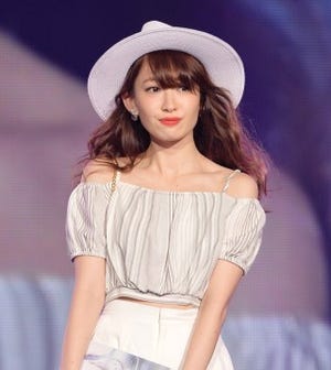 AKB小嶋陽菜「神戸コレクション」に登場 話題のTバック着用は「秘密です!」