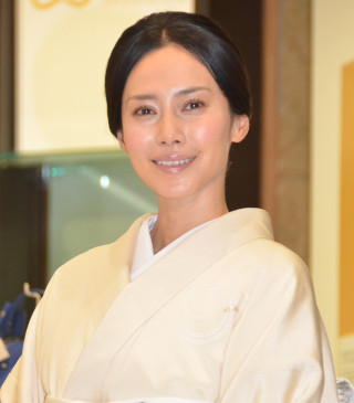 中谷美紀、気品あふれる和装で会場魅了 - 渡部篤郎との結婚質問にも笑顔