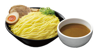 東京都・JR渋谷駅「日清ラ王 袋麺屋」で、「つけ麺 濃厚魚介醤油」を販売