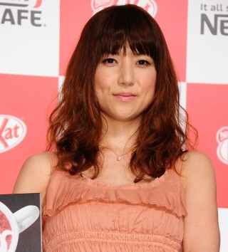 hitomi、離婚を発表したスザンヌに「楽しんで子育てしてほしい」とエール