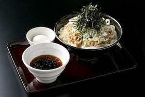 東京都・四谷三丁目に、つけ麺スタイルの肉うどん店「うつけ」がオープン