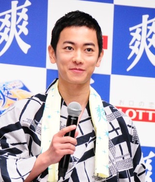 佐藤健、イベントで中学生以来の短髪姿を初披露｢これでもいい感じに伸びた｣