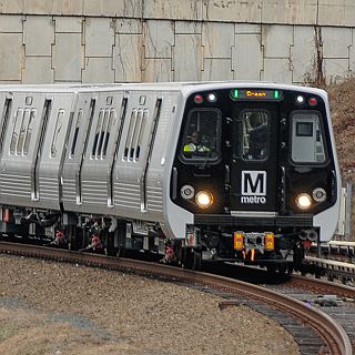 川崎重工、ワシントン首都圏交通局へ新型地下鉄車両7000系の第1編成を納入