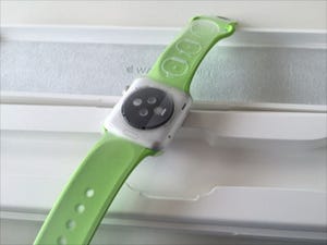 Apple Watch Sportの箱はまるでワインが入っているかのよう - 箱の中をチェック