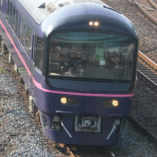 ニコニコ超会議号、上野東京ラインを走行! お座敷列車「華」で海浜幕張駅へ