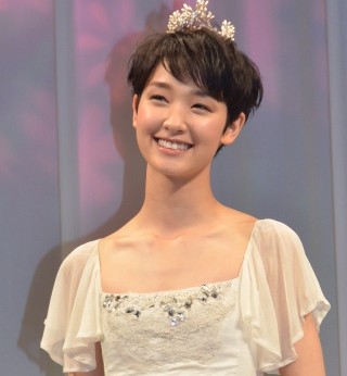 剛力彩芽、キュートな王子様のエスコートに「ドキドキしました!」