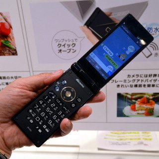 写真で見る「AQUOSケータイ SH-06G」のポイント