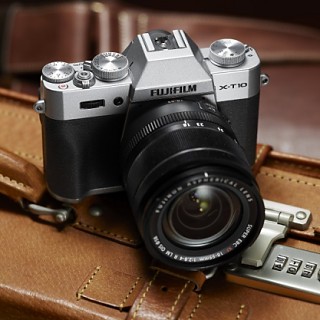 富士フイルム、動体に強い小型軽量プレミアムミラーレス「FUJIFILM X-T10」