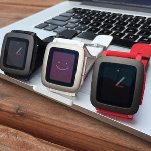 Kickstarterの記録を塗り替えた「Pebble Time」27日より出荷開始