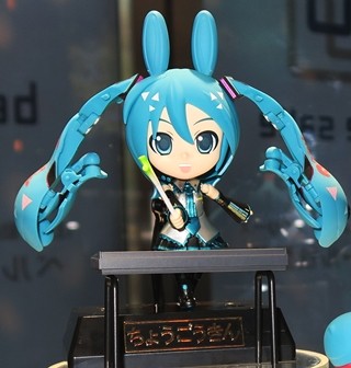 ミクさんが馬の「ロディ」に超ヘンケイ!『超合金 初音ミク×ロディ』お披露目