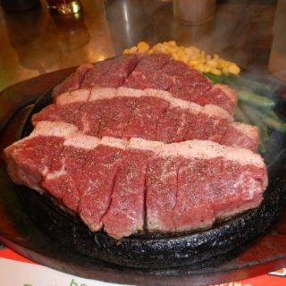 1.5ポンドのステーキが繰り出す波状攻撃! 東京都・秋葉原で肉フィーバー!!