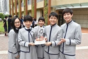 芳根京子、制服に満足「かわいい」-『表参道高校合唱部!』学校での撮影開始