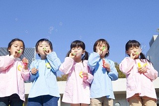 夏に子どもが気をつけたいウイルス感染症まとめ ‐ 症状と予防法は?