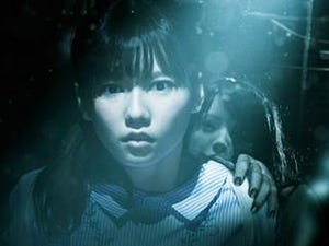 島崎遥香、塩対応も忘れる"恐怖顔"を披露! ホラー主演作『劇場霊』予告編