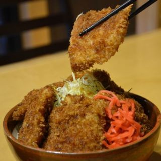 東京都・八丁堀のランチ限定ソースカツ丼が旨すぎる! 総重量約1kg!!