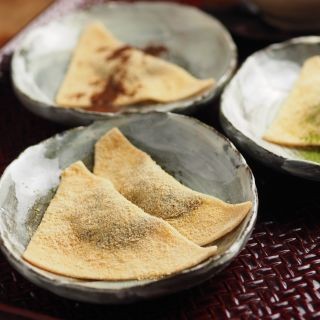 餃子の皮で生八ッ橋風スイーツを作ったぞ!