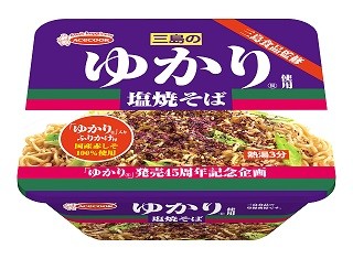 ふりかけの「ゆかり」とコラボしたカップ焼きそば発売 - エースコック