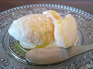 バニラアイスにオリーブオイルを「ちょい足し」して食べてみた