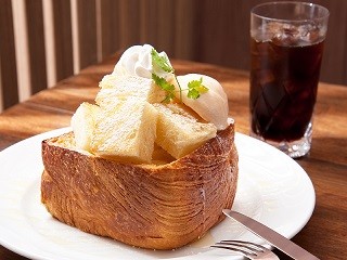 MIYABI CAFEが「ハニートースト」の日を制定 - 半額で提供するキャンペーン