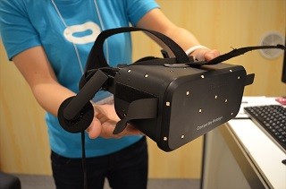 東京ゲームショウ2015 - 「Oculus Rift」や「PlayStation VR」など、大盛況のVR関連ブース