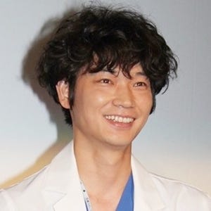 綾野剛、産婦人科医役の影響で「妊婦さんが異常なほど気になる」