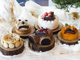 アンダーズ東京、アプリコットをあしらったクリスマスケーキなどを予約開始