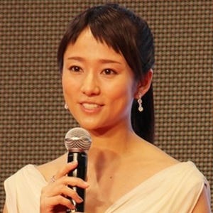 木村文乃、白いロングドレスで映画をアピール!「愛にあふれた作品」