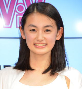 オーディションで14歳の八木莉可子さんがグランプリ 先輩・水原希子が祝福