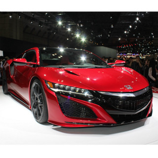 ホンダ新型NSX、スポーツカーの新境地切り開く? 東京モーターショーで公開