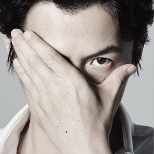 福山雅治、3年ぶり映画主演は"念願"のパパラッチ役! 髪とひげ伸ばし役作り