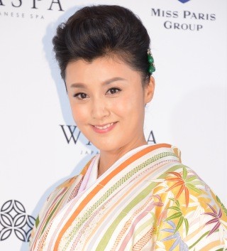 藤原紀香、京友禅の着物姿で大人オーラ全開 愛之助との進捗は語らずも笑顔