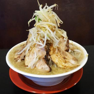 肉が主役のラーメン! 茨城「豚斬りらーめん」は肉をまとった"塔盛り"だった