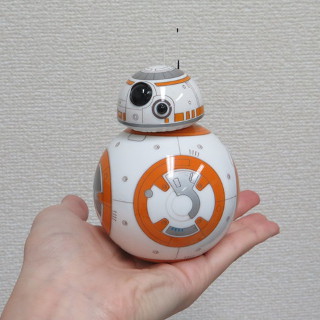 スクリーンから出てきたの? - Spheroが手がけたスター・ウォーズ「BB-8」型トイが本物そっくり