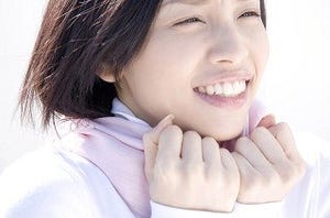 女性が髪の上からマフラーを巻いてる姿って、かわいい?