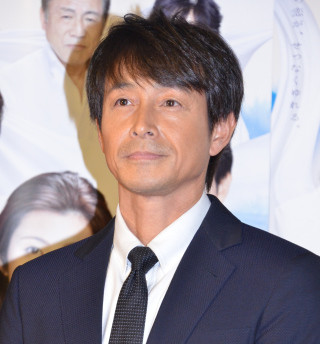 吉田栄作、平子理沙と離婚後初めて公の場に登場「心機一転頑張りたい」