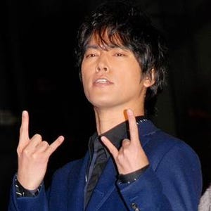 長瀬智也"鬼"のムチャぶり! 桐谷健太、とっさの機転でau曲熱唱&即興ラップ