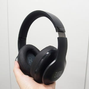 JBL、2人で音楽を共有できるBluetoothヘッドホン「EVEREST」