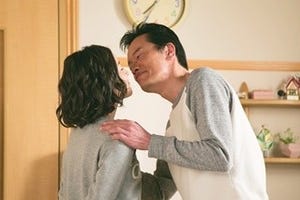 『お義父さんと呼ばせて』撮影スタジオに潜入! ついにやってきたあのシーンの心境を遠藤憲一&蓮佛美沙子に直撃